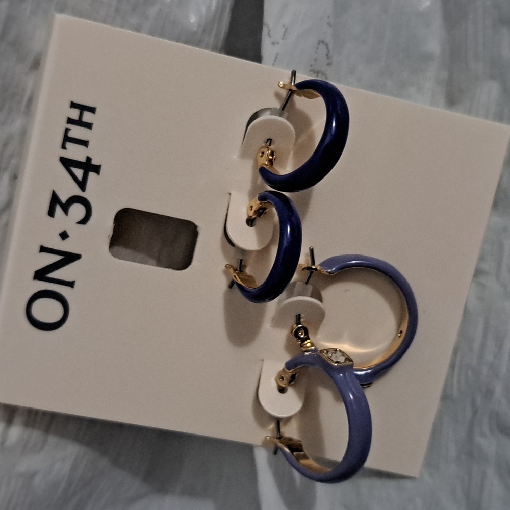 Earings - Picture 2 of 3